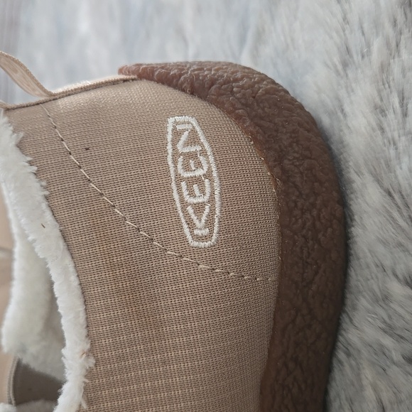 Keen Tan Slip On Shoes, Womens 9, Great Condition - Picture 2 of 10